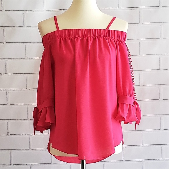 NWT BCX Off-the-Shoulder Top w/Cut Out Sleeves - Picture 4 of 4